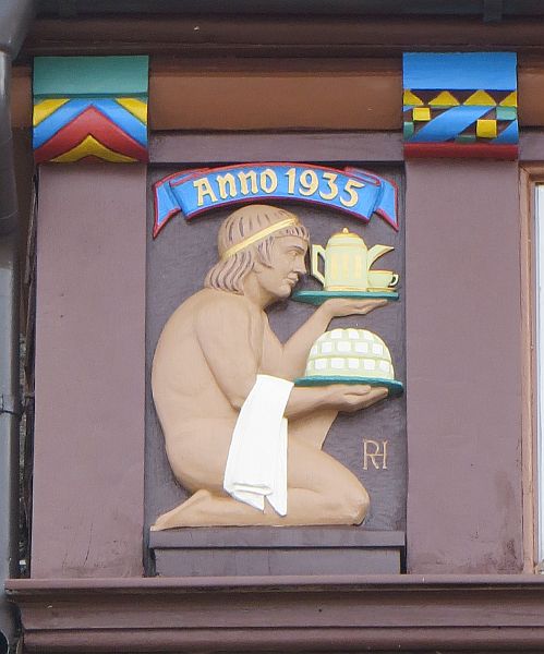 Mittelstraße Bäckerei Röwe Schnitzereien von Robert Henckel 