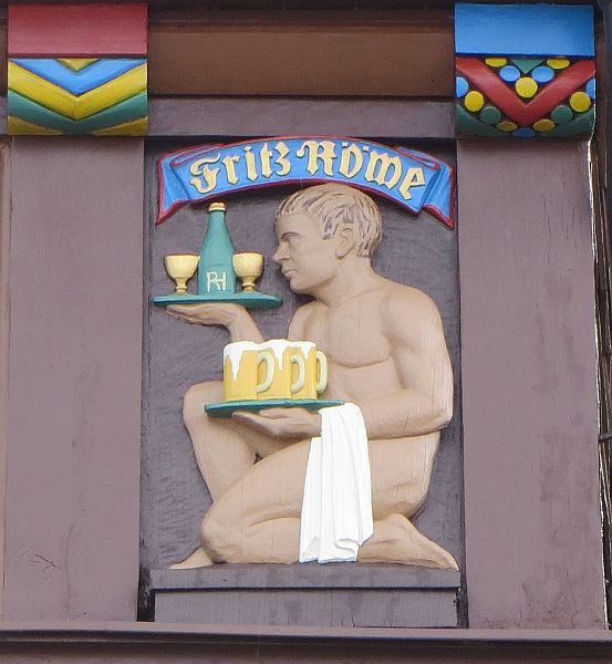 Mittelstraße Bäckerei Röwe Schnitzereien von Robert Henckel 